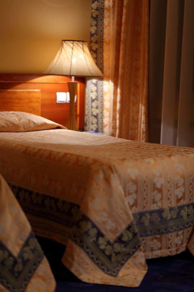 Orient Star Hotel Samarkand Buitenkant foto